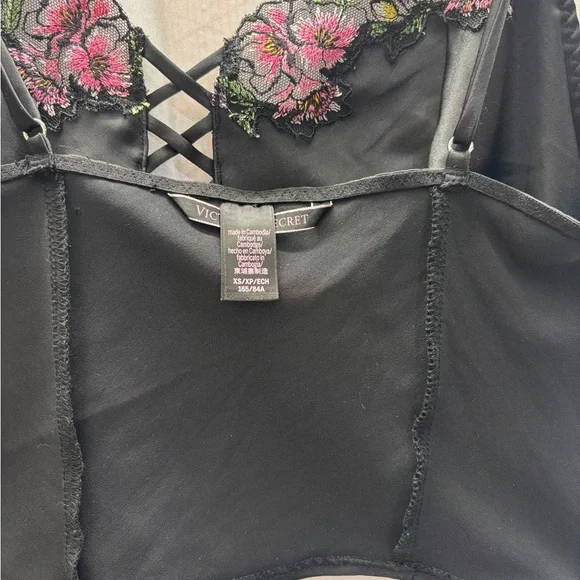 Victoria's Secret Black Floral Lace-Up Cami - Picture 7 of 9